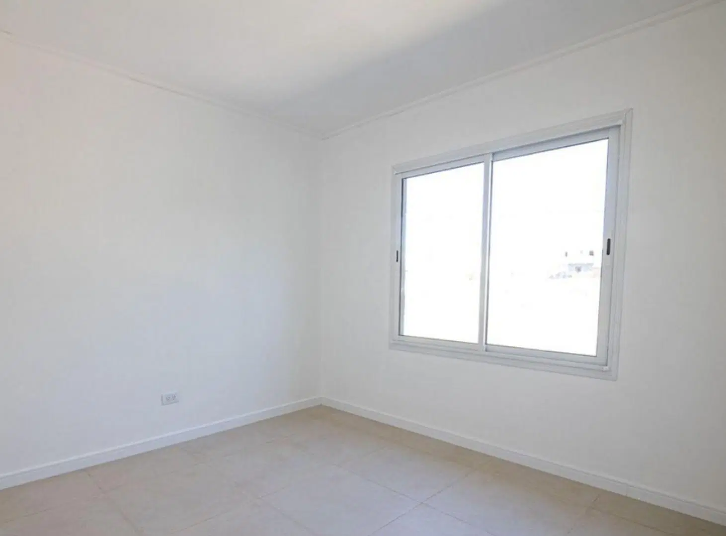 CASA EN VENTA 2 DORMITORIOS Y PATIO 2