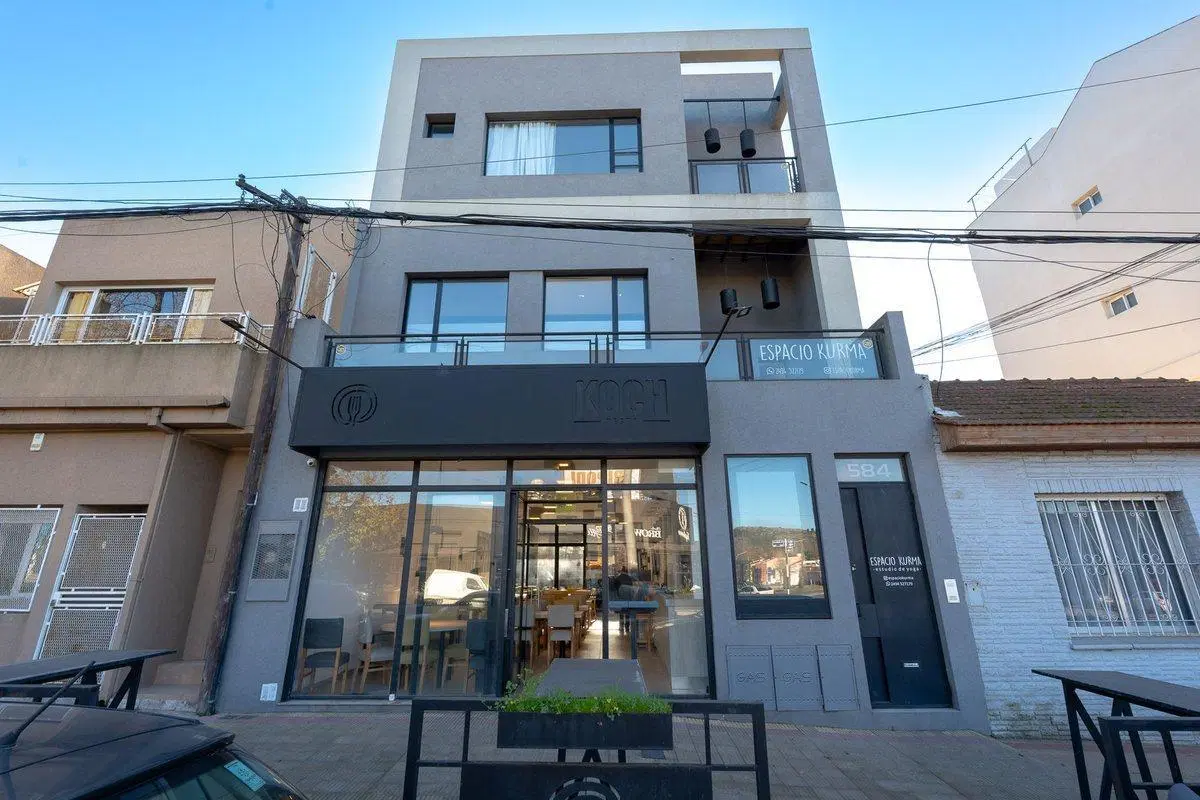 VENTA EDIFICIO EN IMPORTANTE AVENIDA 4