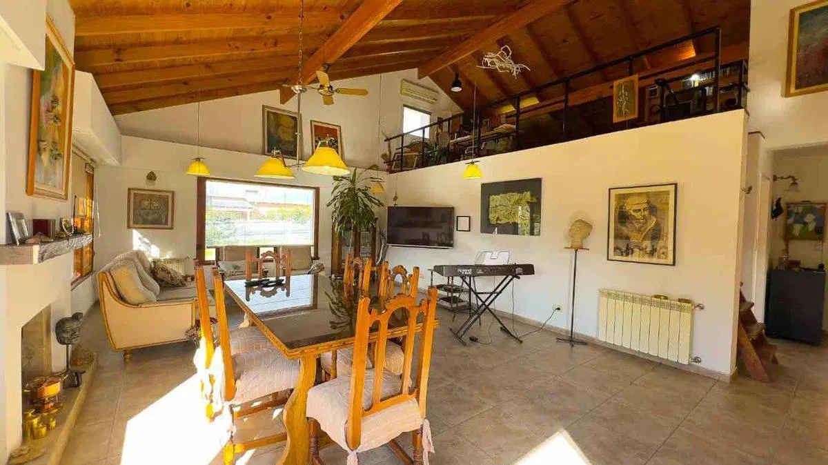 VENTA CASA 2 DORM. C/PILETA- TANDIL 3