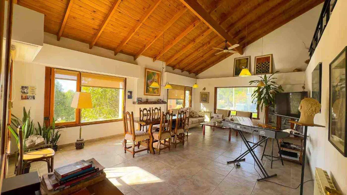 VENTA CASA 2 DORM. C/PILETA- TANDIL 4
