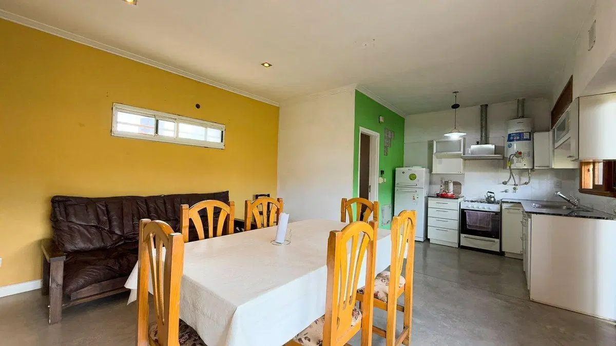 CASA CON PARQUE Y PILETA A LA VENTA TANDIL 3