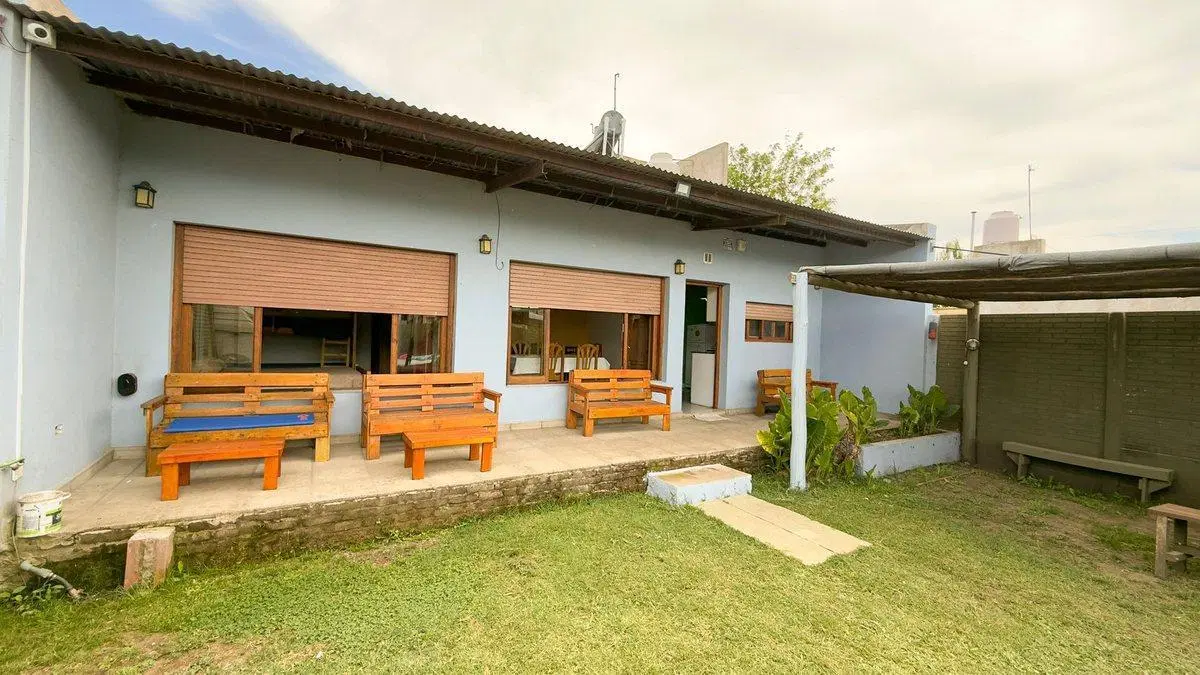 CASA CON PARQUE Y PILETA A LA VENTA TANDIL 4