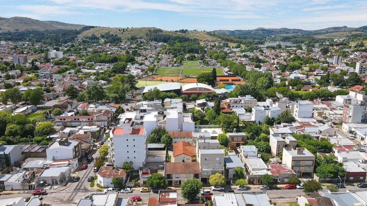 VENTA DEPTO 2 DORM. C/ ESTACIONAMIENTO ZONA CENTRO 4