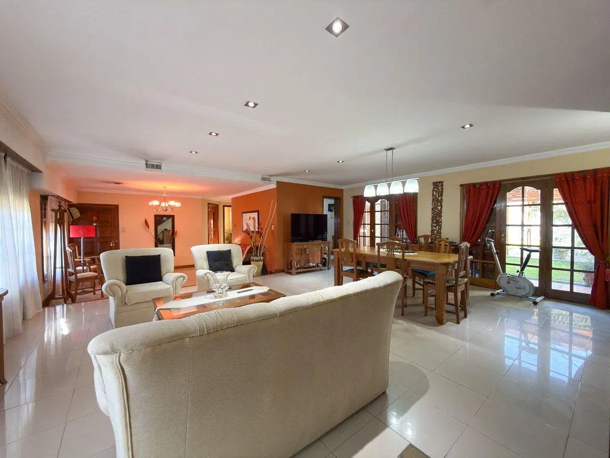 VENTA IMPORTANTE CASA TRES DORMITORIOS TANDIL 2