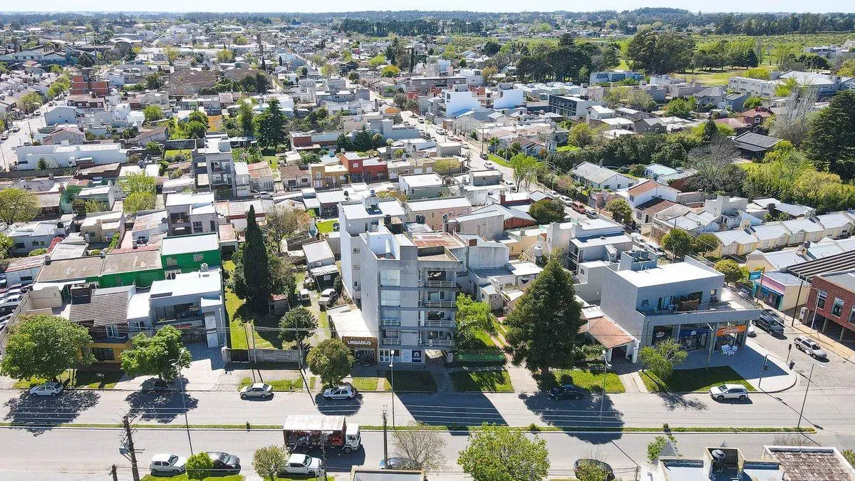 VENTA DEPTO  2 DORMITORIO SOBRE AV. BRASIL  TANDIL 4