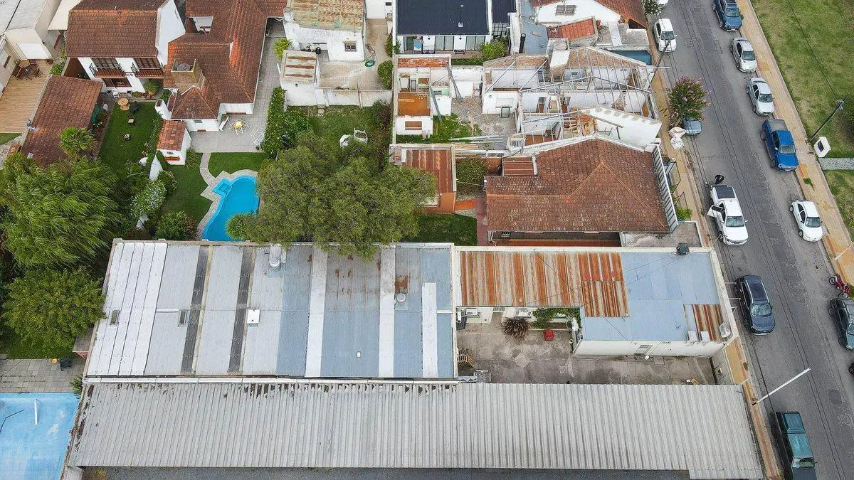 LOCAL CON OFICINAS Y 2 GALPONES SEMICENTRO TANDIL 3
