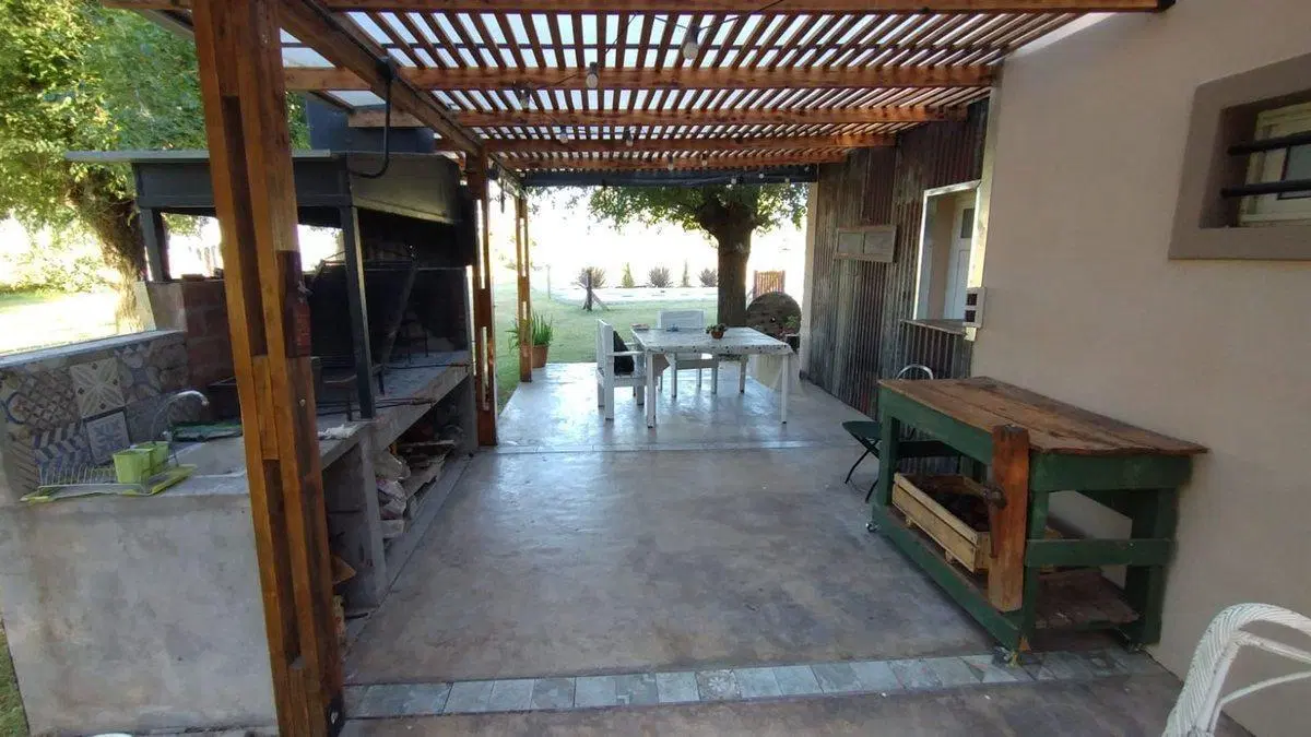 LOTE EN VENTA CON CONSTRUCCION Y PILETA OLAVARRIA 4