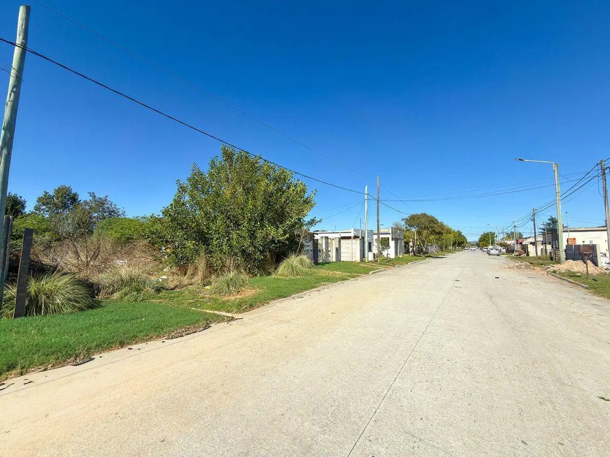 LOTE EN VENTA DE 548 M2 CON SERVICIOS TANDIL 2