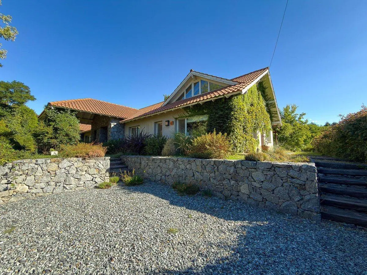 EXCELENTE CASA EN VENTA CON PILETA BARRIO GOLF 8