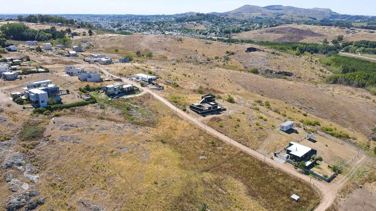 VENDO AMPLIO LOTE EN TANDIL 3