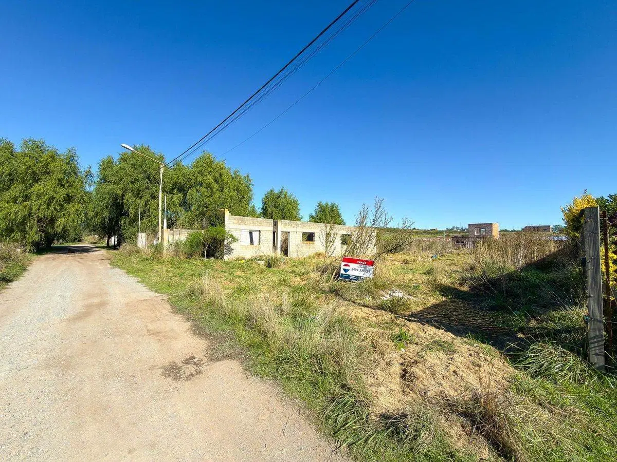 LOTE DE 10 x 43m en CERRO LEONES con servicios 3