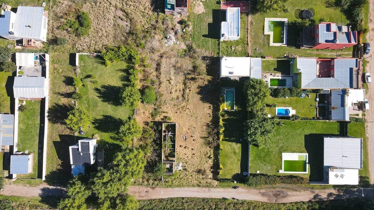 LOTE DE 10 x 43m en CERRO LEONES con servicios 5