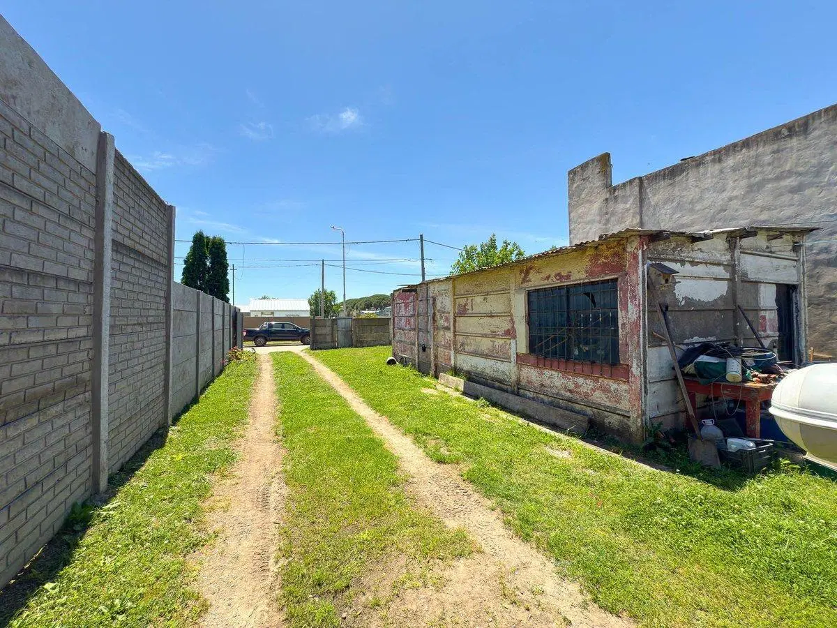 EN VENTA CASA 1 DORM. C/GALPON EN ZONA HIPODROMO 5