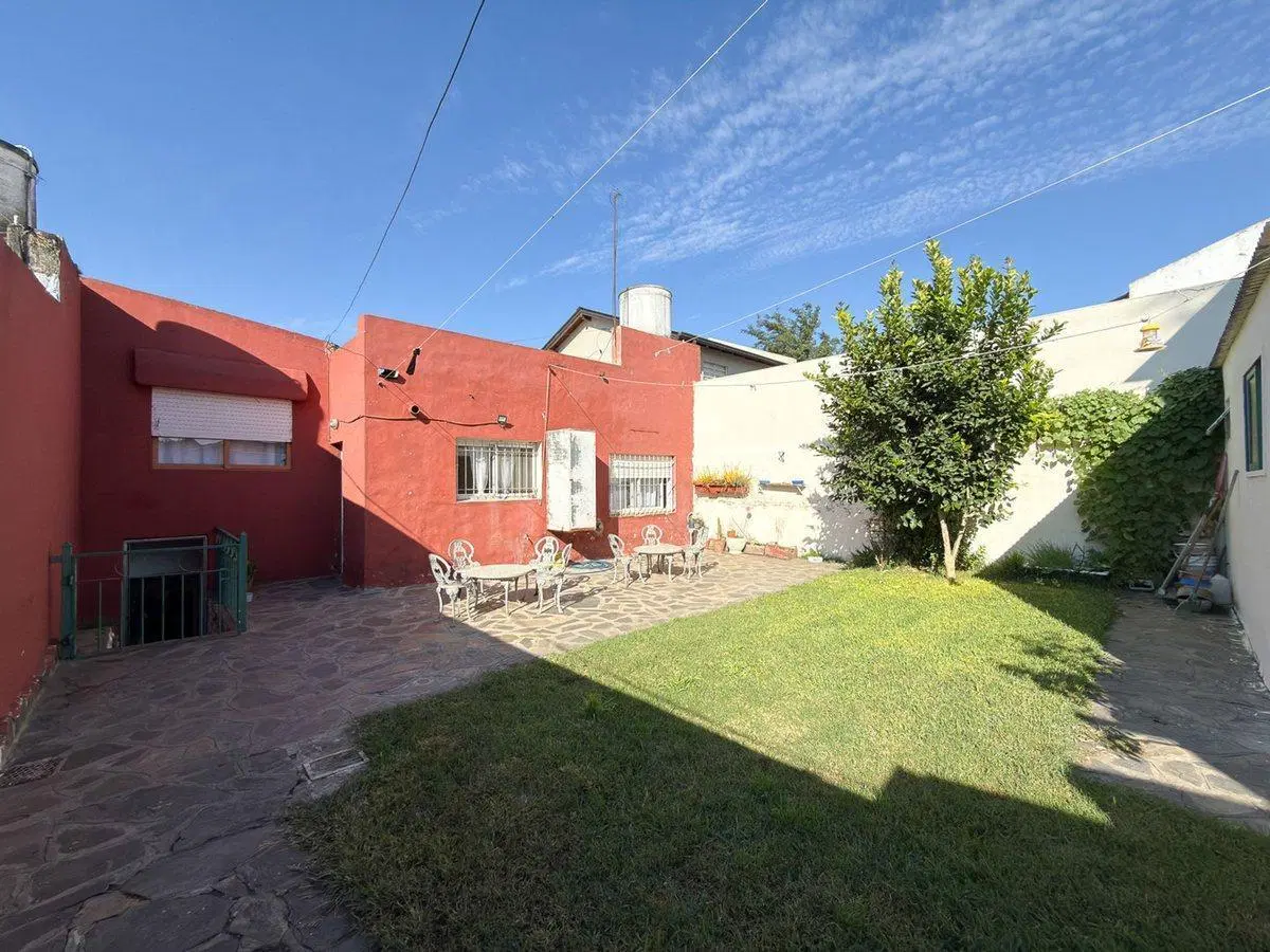 EN VENTA CASA CON DEPTO Y QUINCHO TANDIL 2