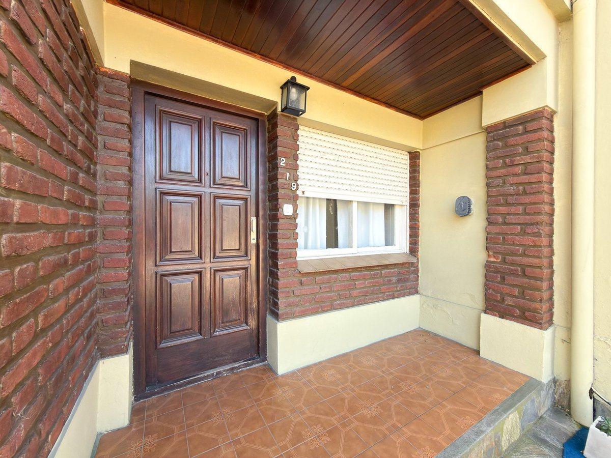 EN VENTA CASA CON DEPTO Y QUINCHO TANDIL
