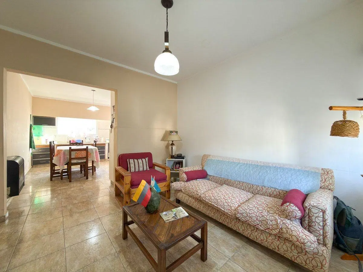 EN VENTA CASA CON DEPTO Y QUINCHO TANDIL 3