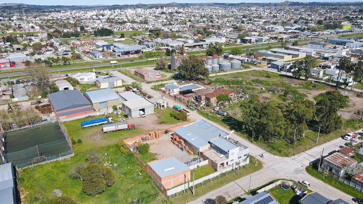 VENTA GALPONES CON CASA TANDIL 5