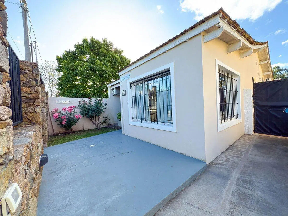 EN VENTA CASA EN AMPLIO LOTE - ZONA CERRITO TANDIL 5