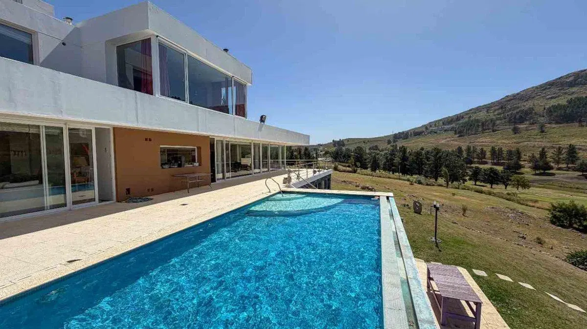 VENTA CASA DE CATEGORIA BARRIO ALTOS AIRES TANDIL 2