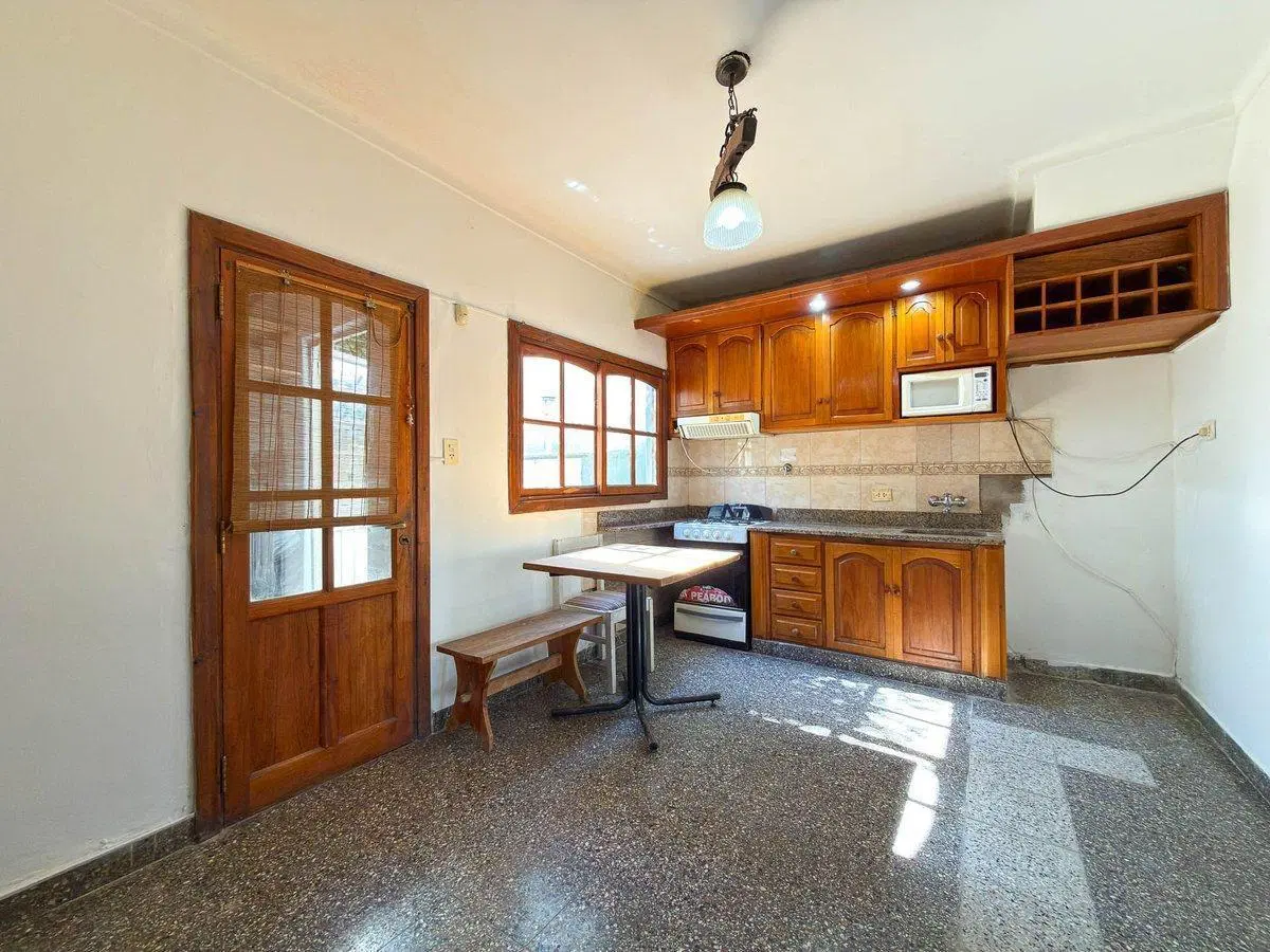 EN VENTA CASA SEMICENTRICA TANDIL 2