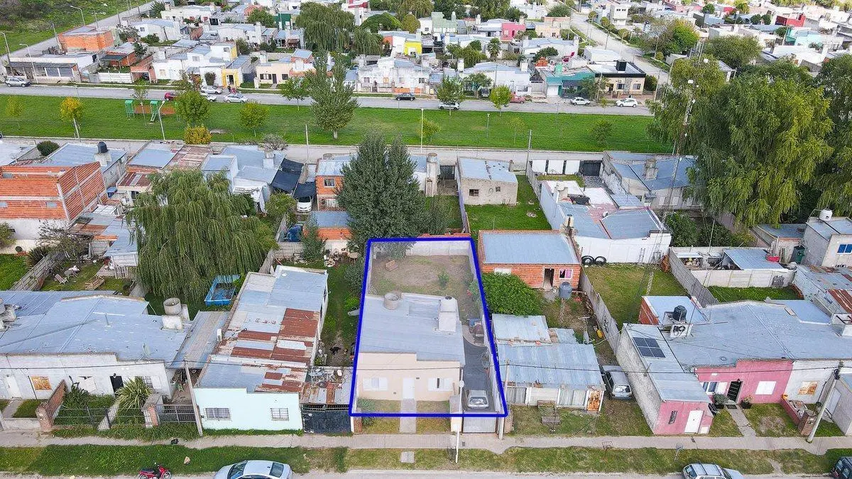 VENTA DE CASA DE DOS DORMITORIOS, TANDIL. 3