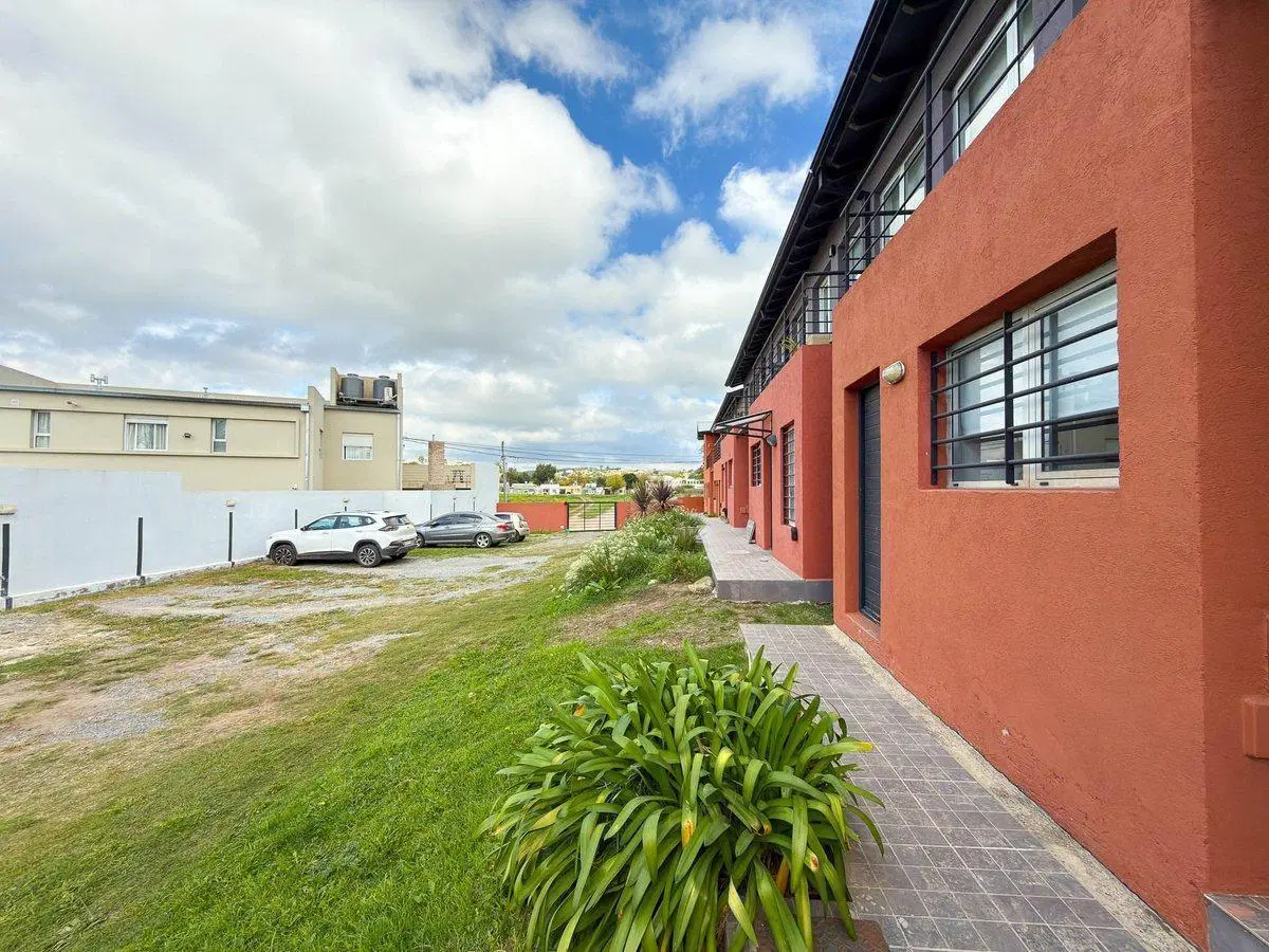VENTA DEPARTAMENTO 2 DORMITORIOS CON PATIO TANDIL 3