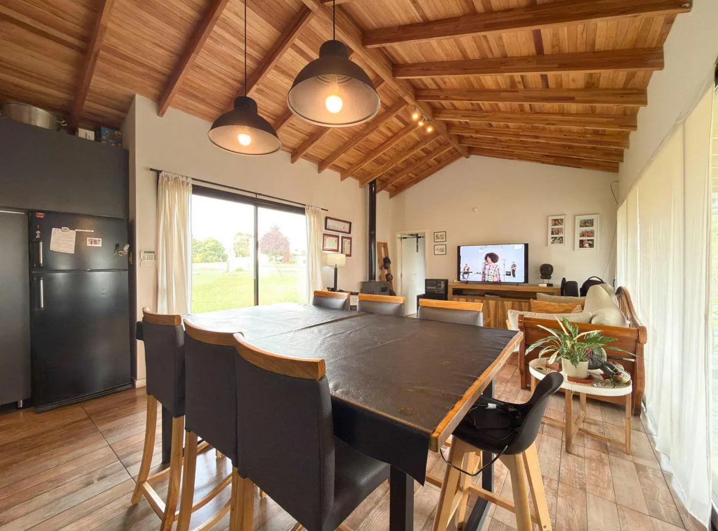 CASA 2 DORMITORIOS VENTA TANDIL CON PILETA 2