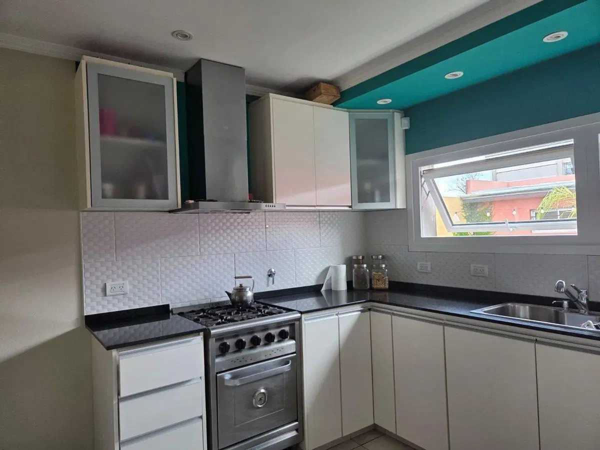 VENTA IMPERDIBLE CASA DE 2 DORM. EN VILLA ITALIA 2