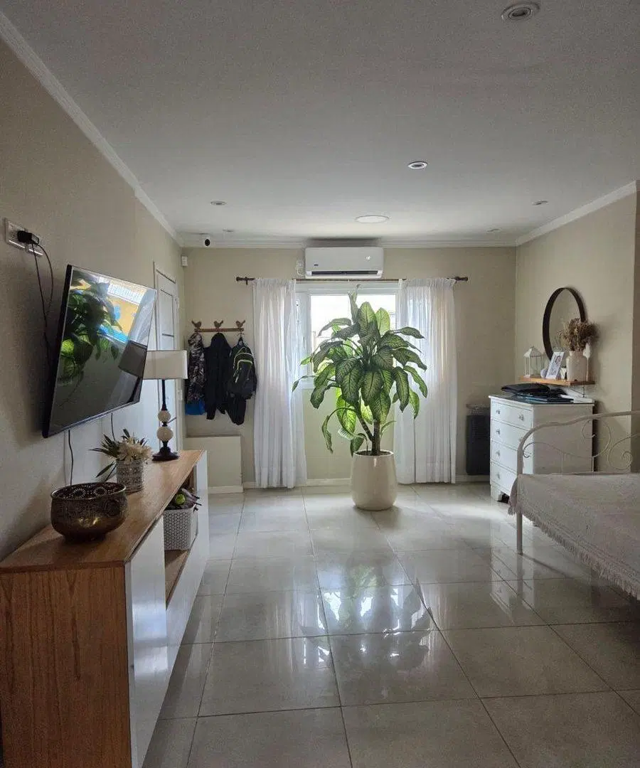 VENTA IMPERDIBLE CASA DE 2 DORM. EN VILLA ITALIA 4