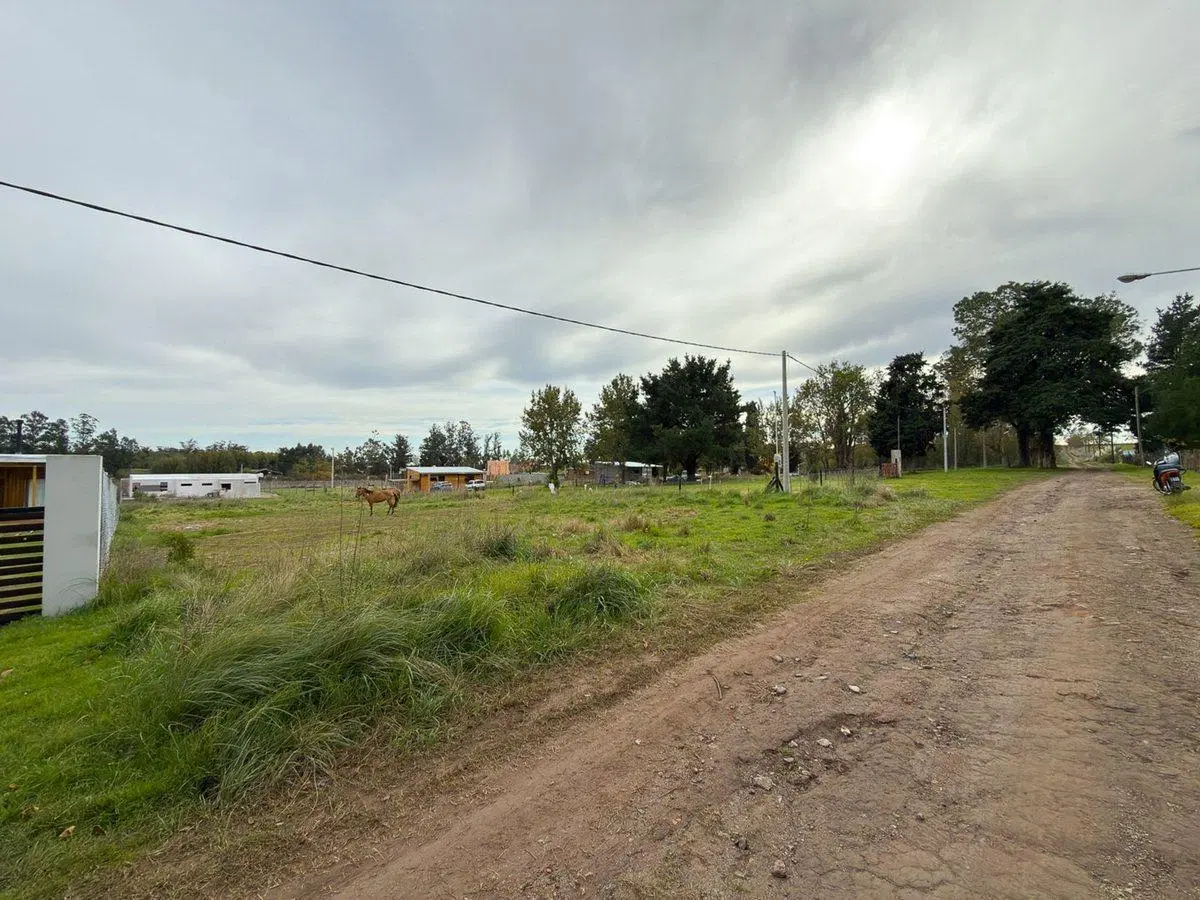 VENTA O PERMUTA AMPLIO LOTE ZONA LA ELENA 4