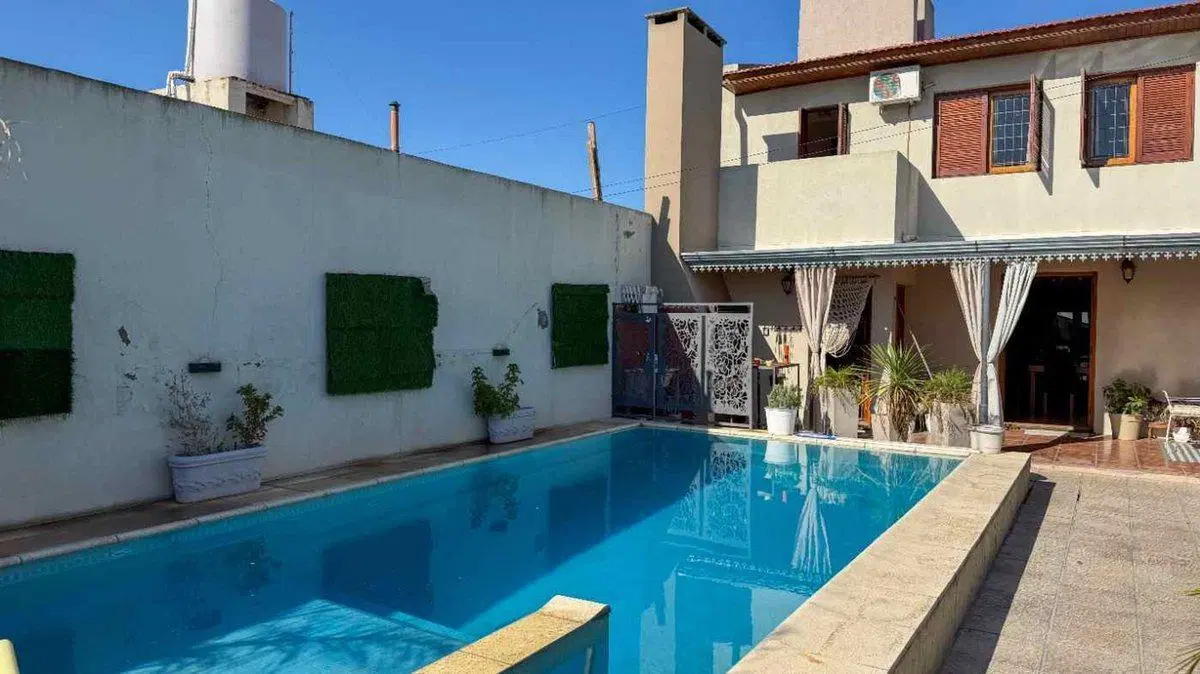 CASA EN VENTA CON PILETA CLIMATIZADA EN OLAVARRIA 2