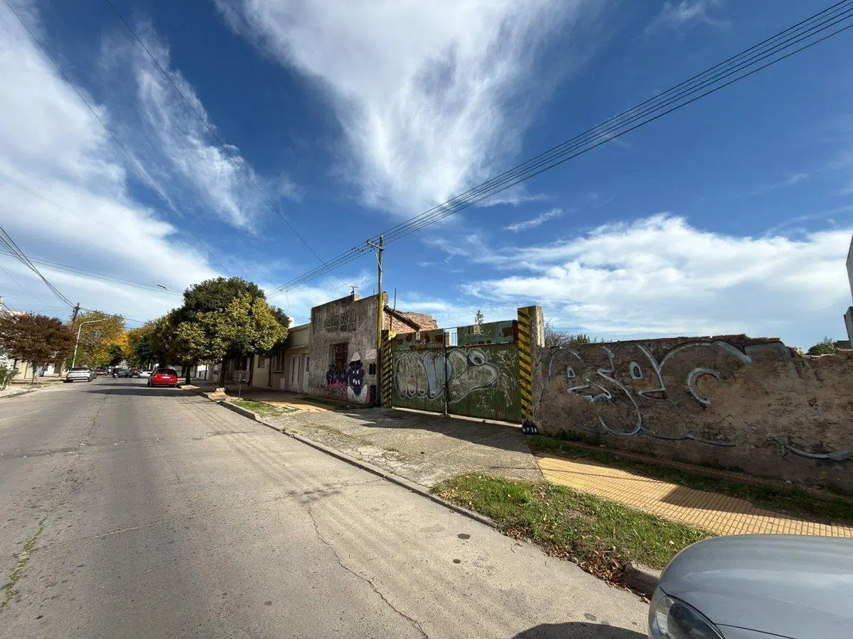 EXCELENTE LOTE SEMICENTRICO DE 1546 MTROS2 4