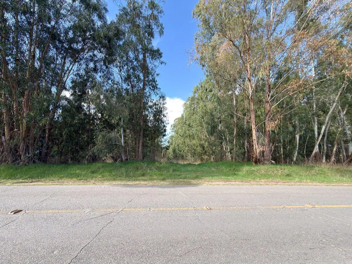 VENTA AMPLIO LOTE ZONA LA ELENA 5