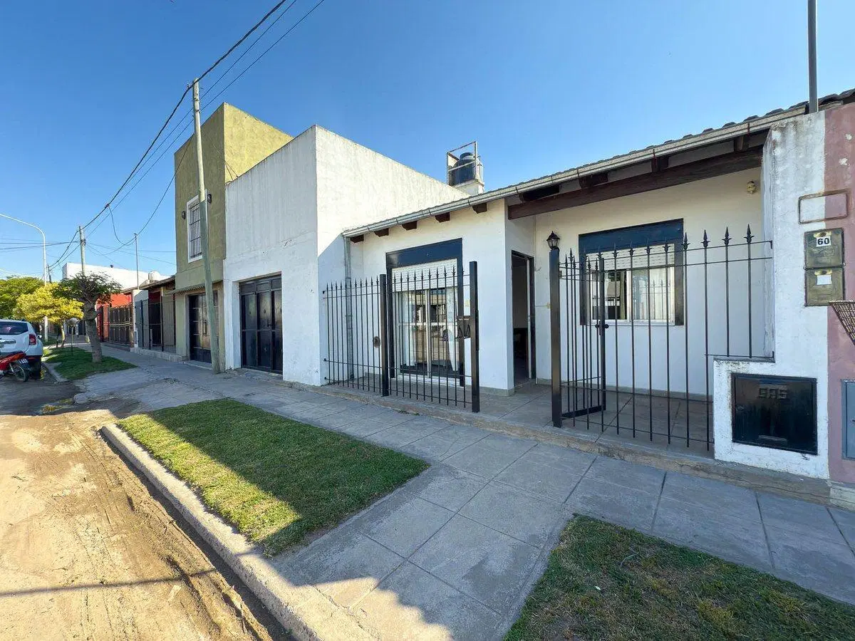 CASA EN VENTA DE DOS DORMITORIOS EN TANDIL 2