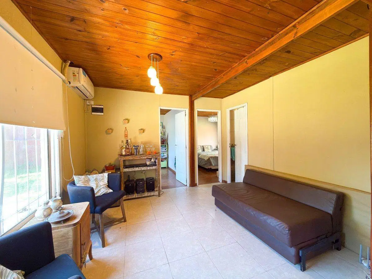 CASA EN VENTA CON PILETA EN AZUL, BUENOS AIRES 2