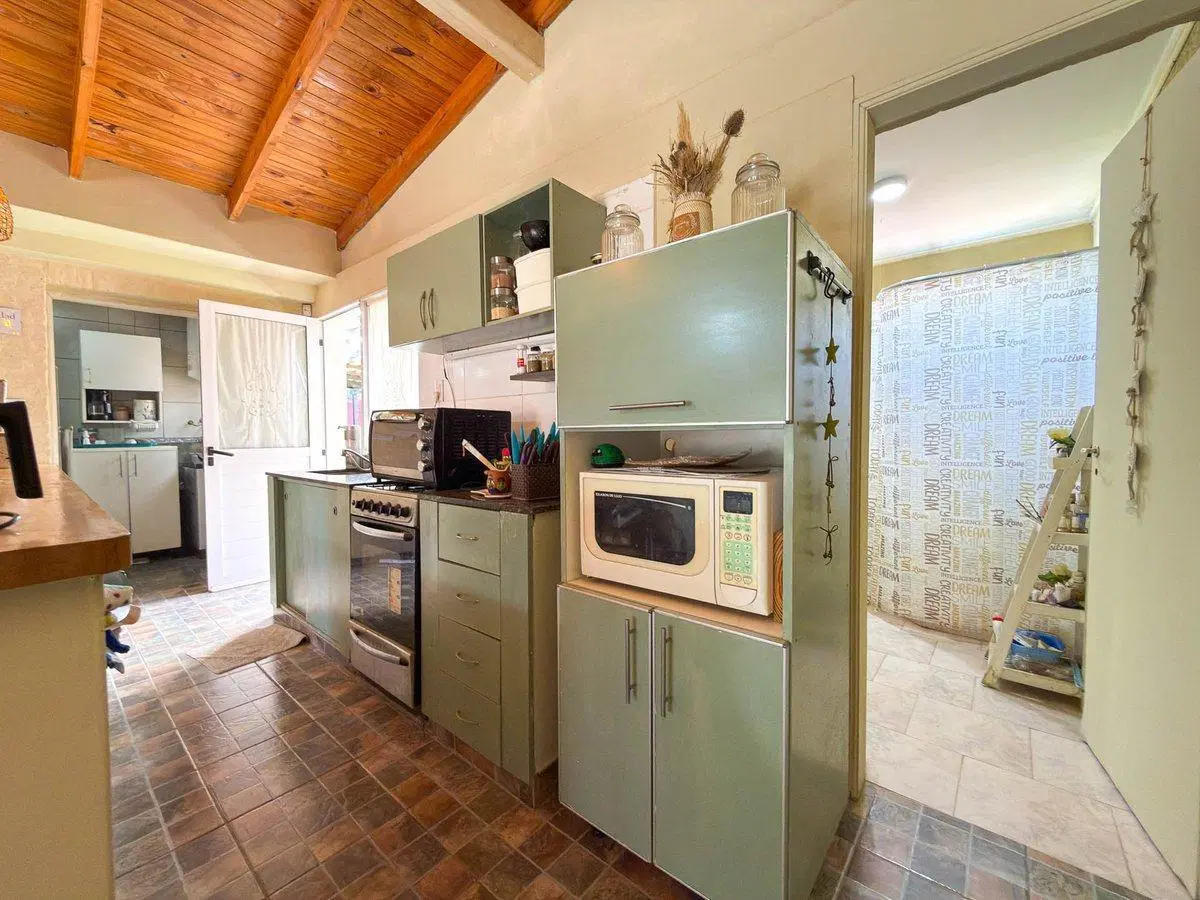 CASA EN VENTA CON PILETA EN AZUL, BUENOS AIRES 3
