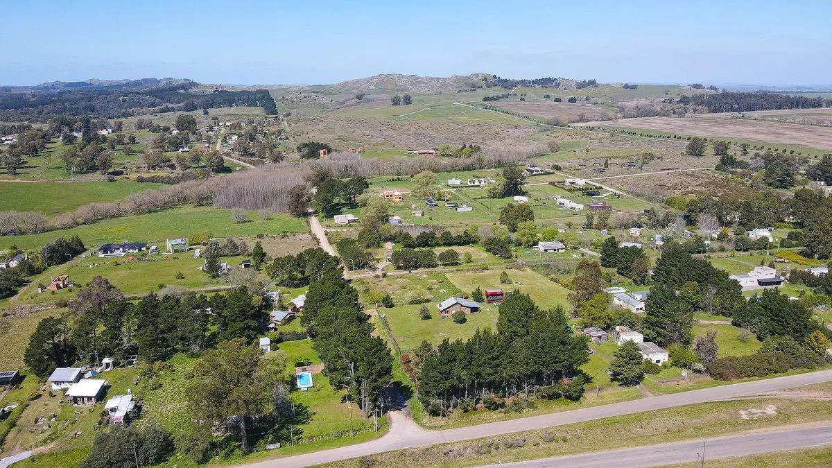 EN VENTA AMPLIO LOTE RESIDENCIAL  TANDIL 5