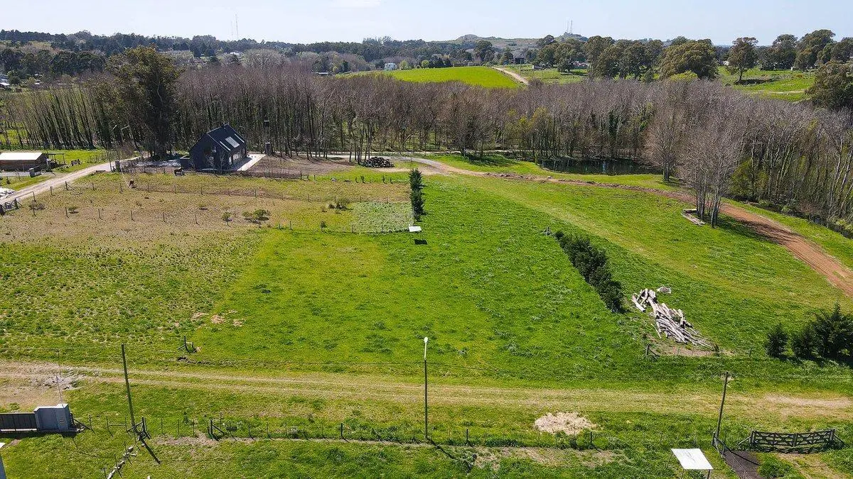 EN VENTA AMPLIO LOTE RESIDENCIAL  TANDIL 3