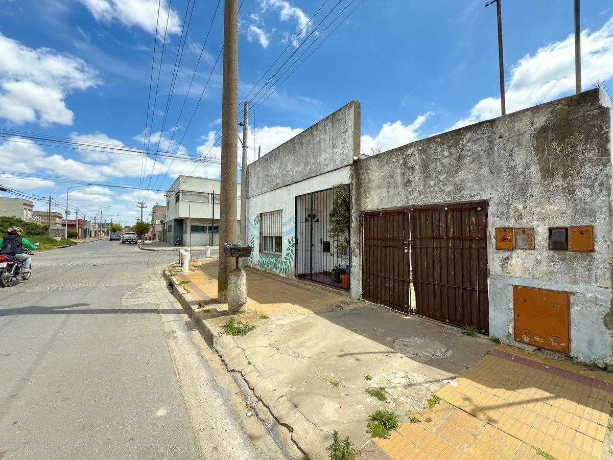 EN VENTA CASA CON DEPENDENCIAS VILLA ITALIA TANDIL 2