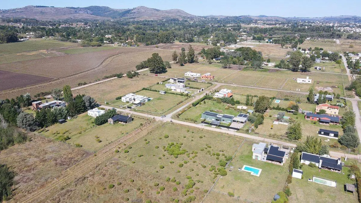 EN VENTA AMPLIO LOTE ZONA BARRIO GRADUADOS 3