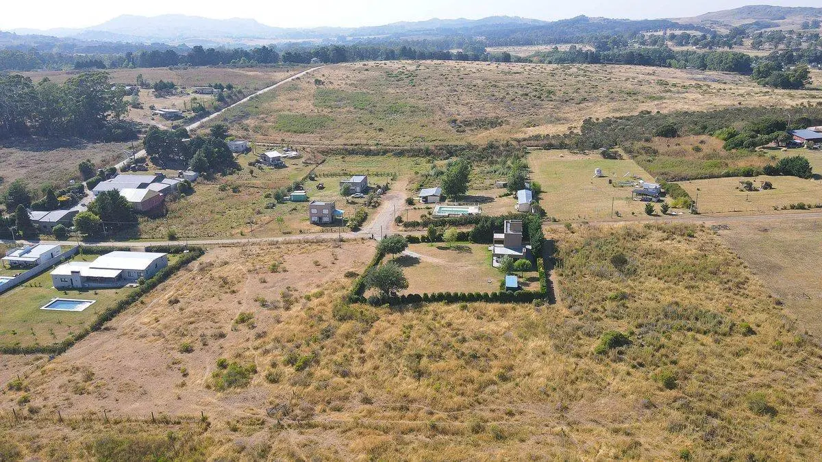 EN VENTA AMPLIO LOTE - TANDIL 4