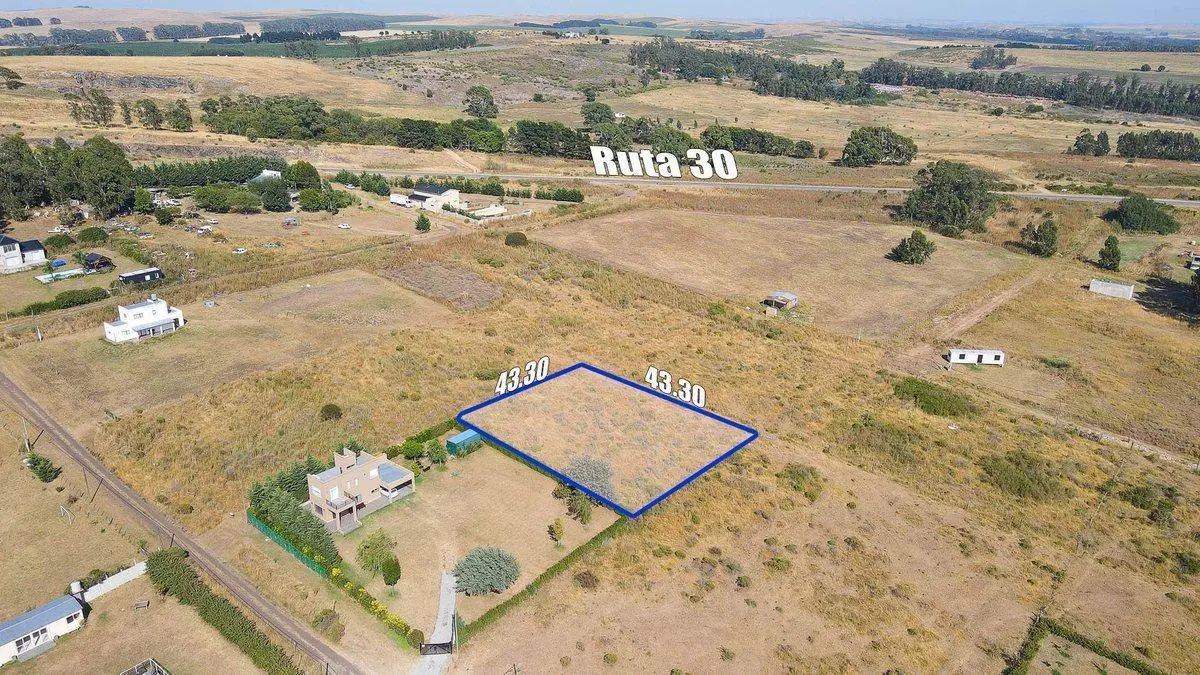 EN VENTA AMPLIO LOTE - TANDIL 3