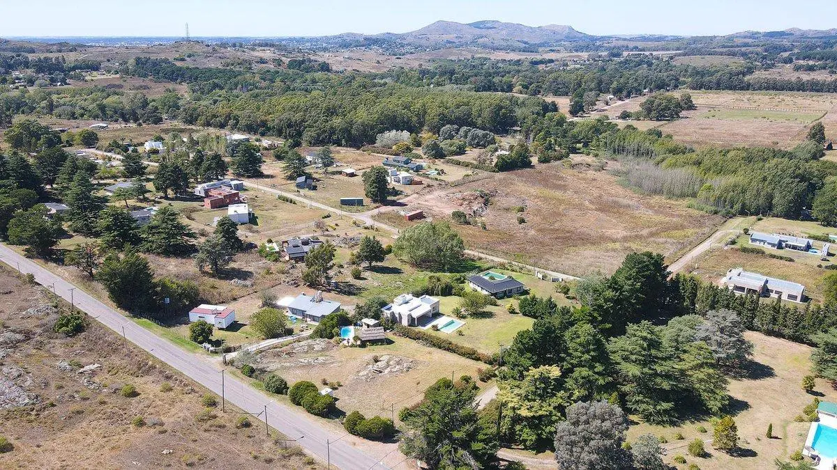VENTA  IMPORTANTE LOTE - MI VALLE - TANDIL 3