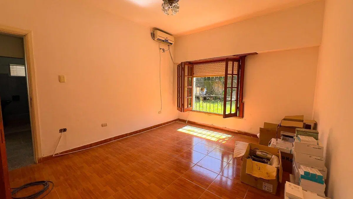 EN VENTA CASA A RECICLAR SEMICENTRO TANDIL 5