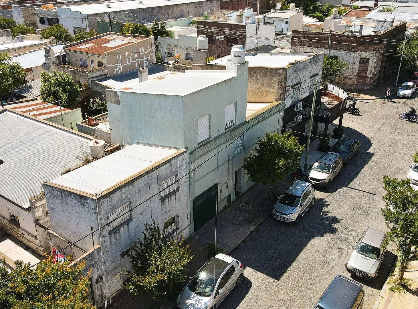 EN VENTA CASA A RECICLAR SEMICENTRO TANDIL 3