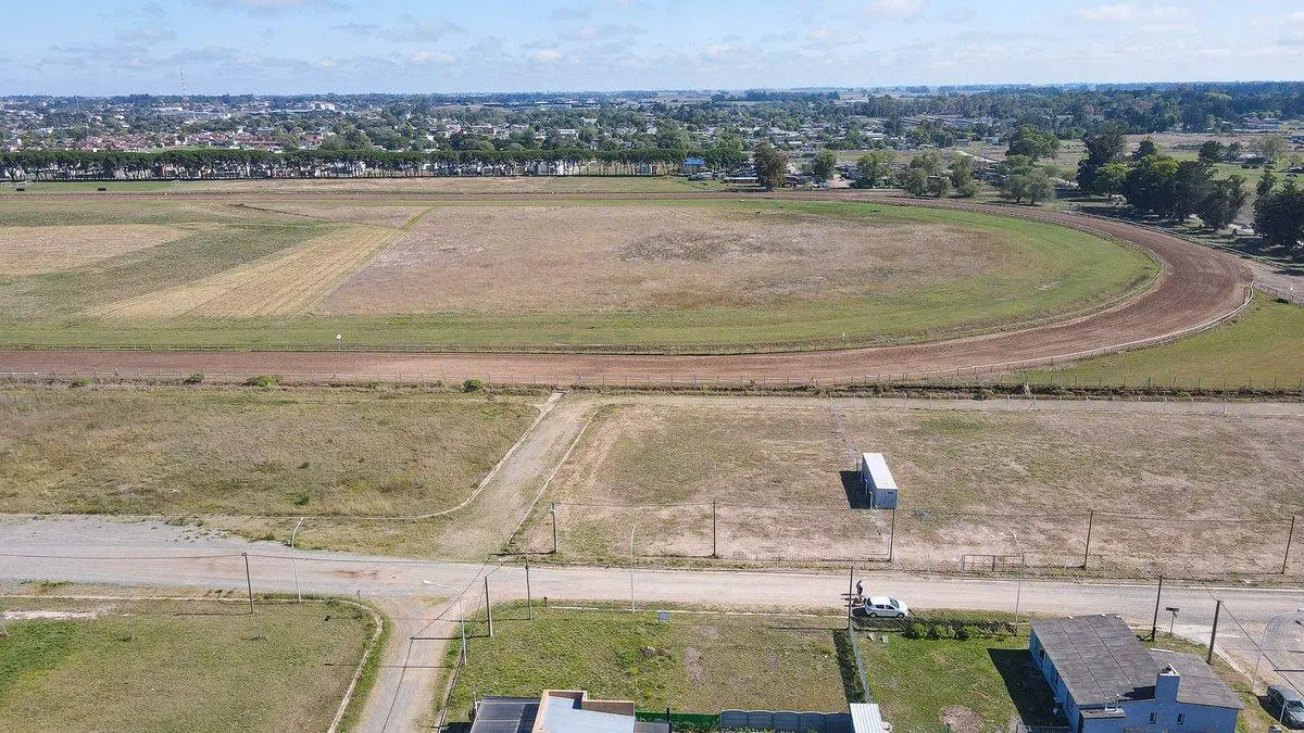 LOTE EN VENTA ZONA HIPODROMO TODOS LOS SERVICIOS 5