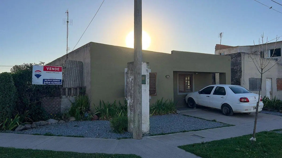 VENTA CASA A REFACCIONAR - TANDIL 2