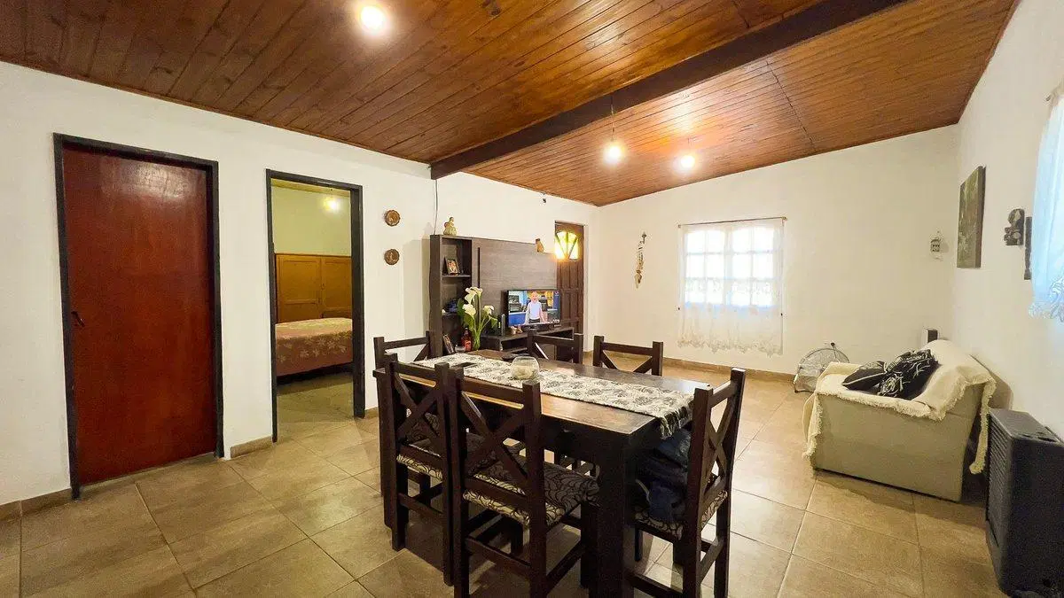 VENTA CASA A REFACCIONAR - TANDIL 3