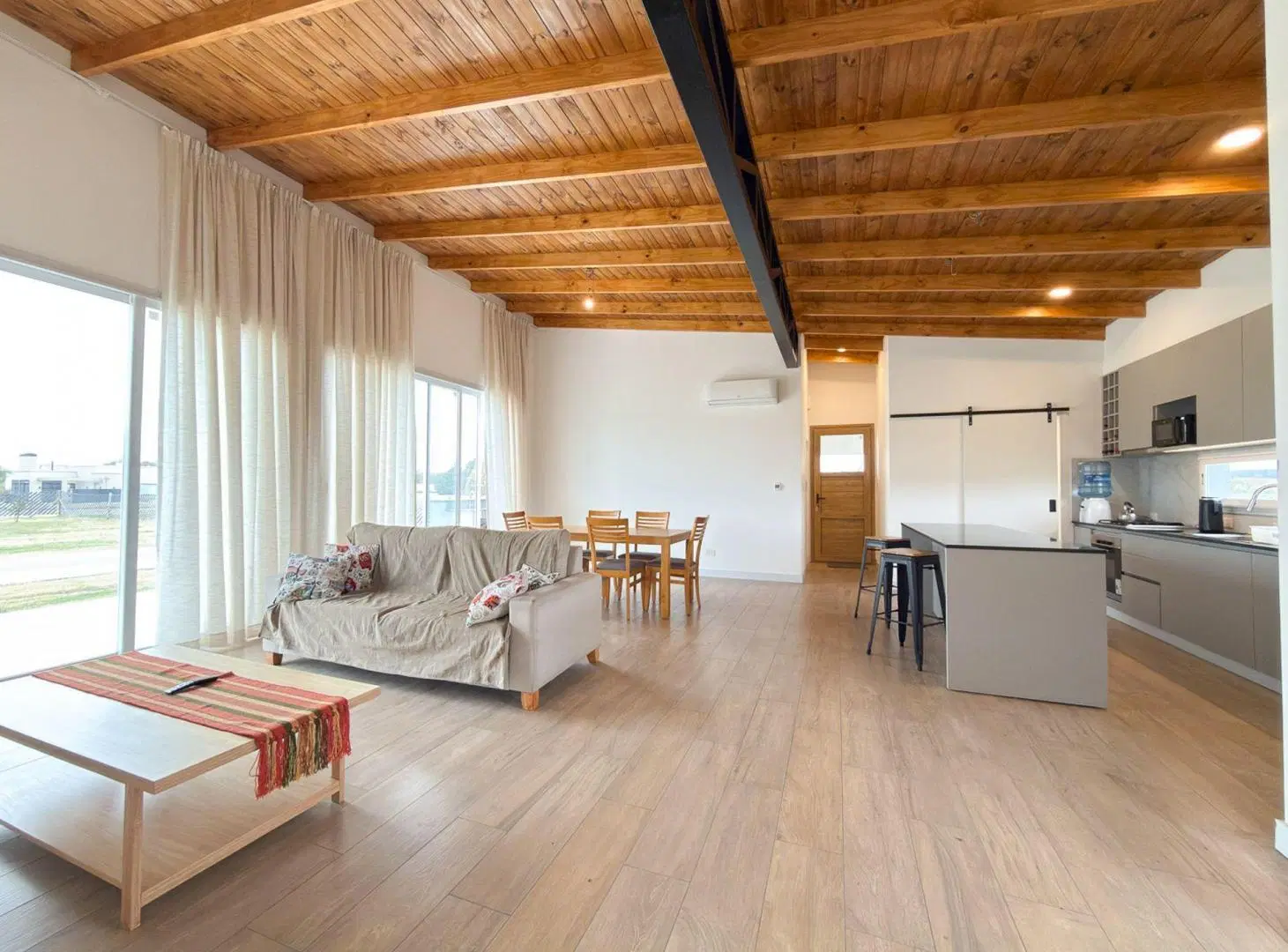 ALQUILER CASA DE TRES DORMITORIOS BARRIO LA MATA 8