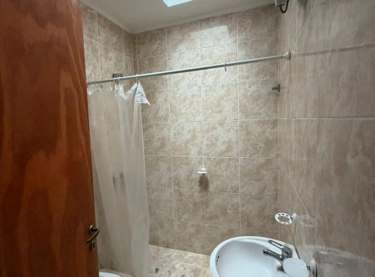 Foto de VENTA DE DEPARTAMENTO DOS DORMITORIOS, TANDIL., imagen 2